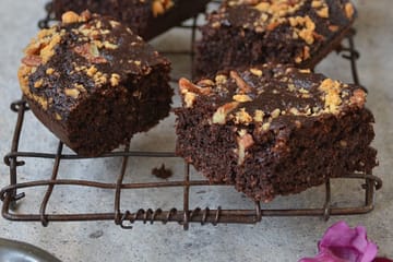 chocolate brownies with nuts sprinkled on top