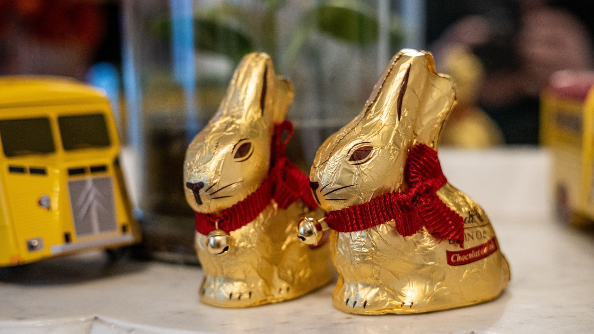 easter-chocolate-bunny-gifting